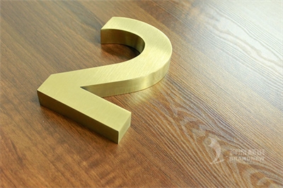 政府機構的鈦金字